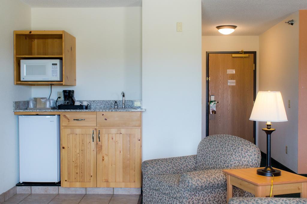 White Oak Inn And Suites Deer River エクステリア 写真