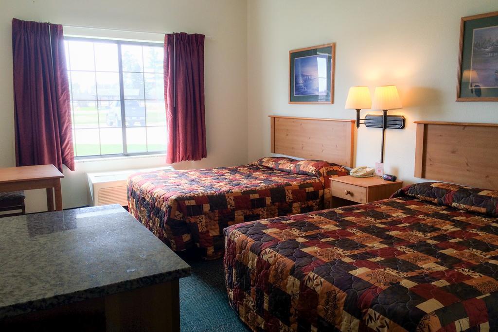White Oak Inn And Suites Deer River エクステリア 写真
