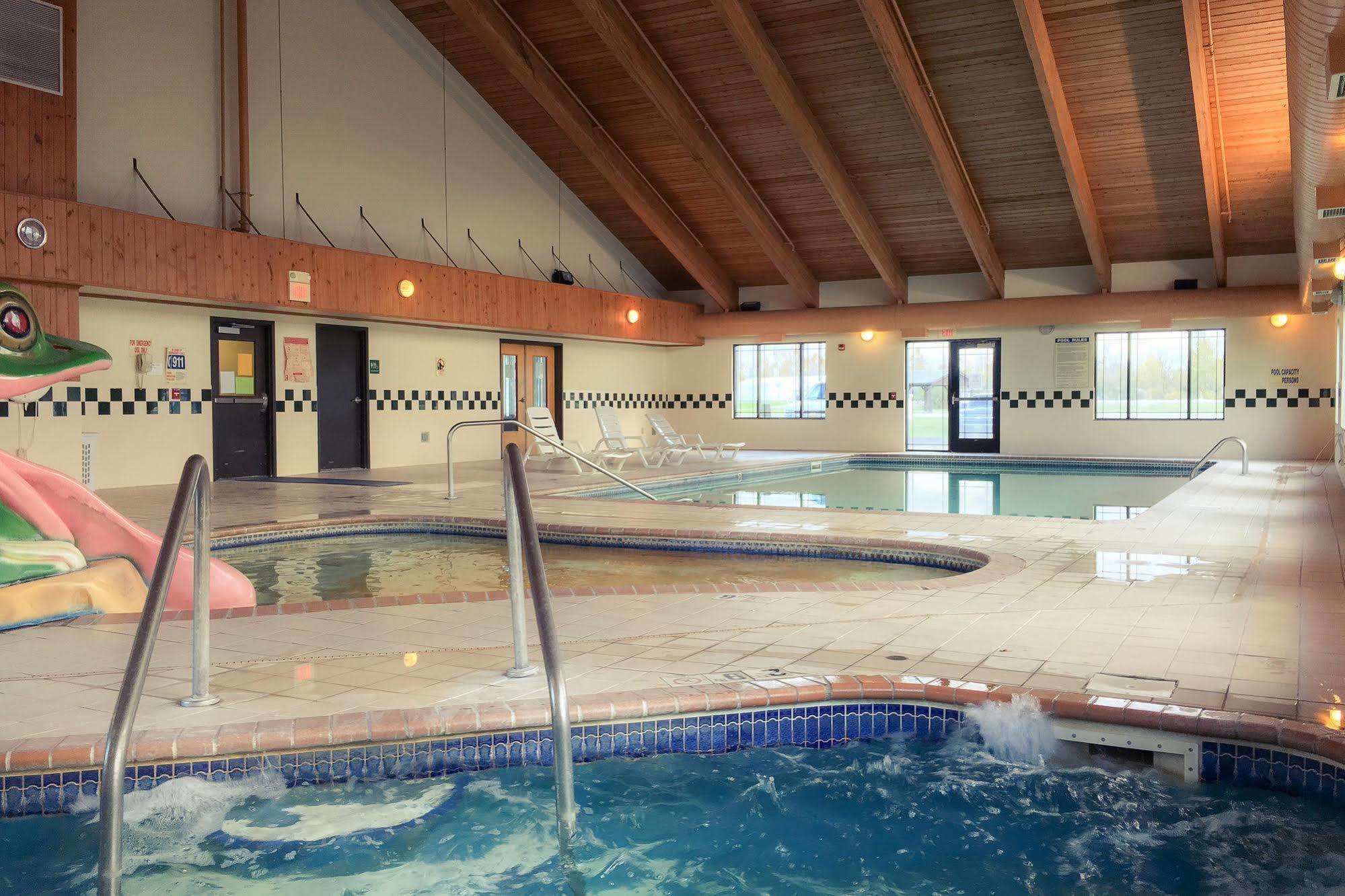 White Oak Inn And Suites Deer River エクステリア 写真