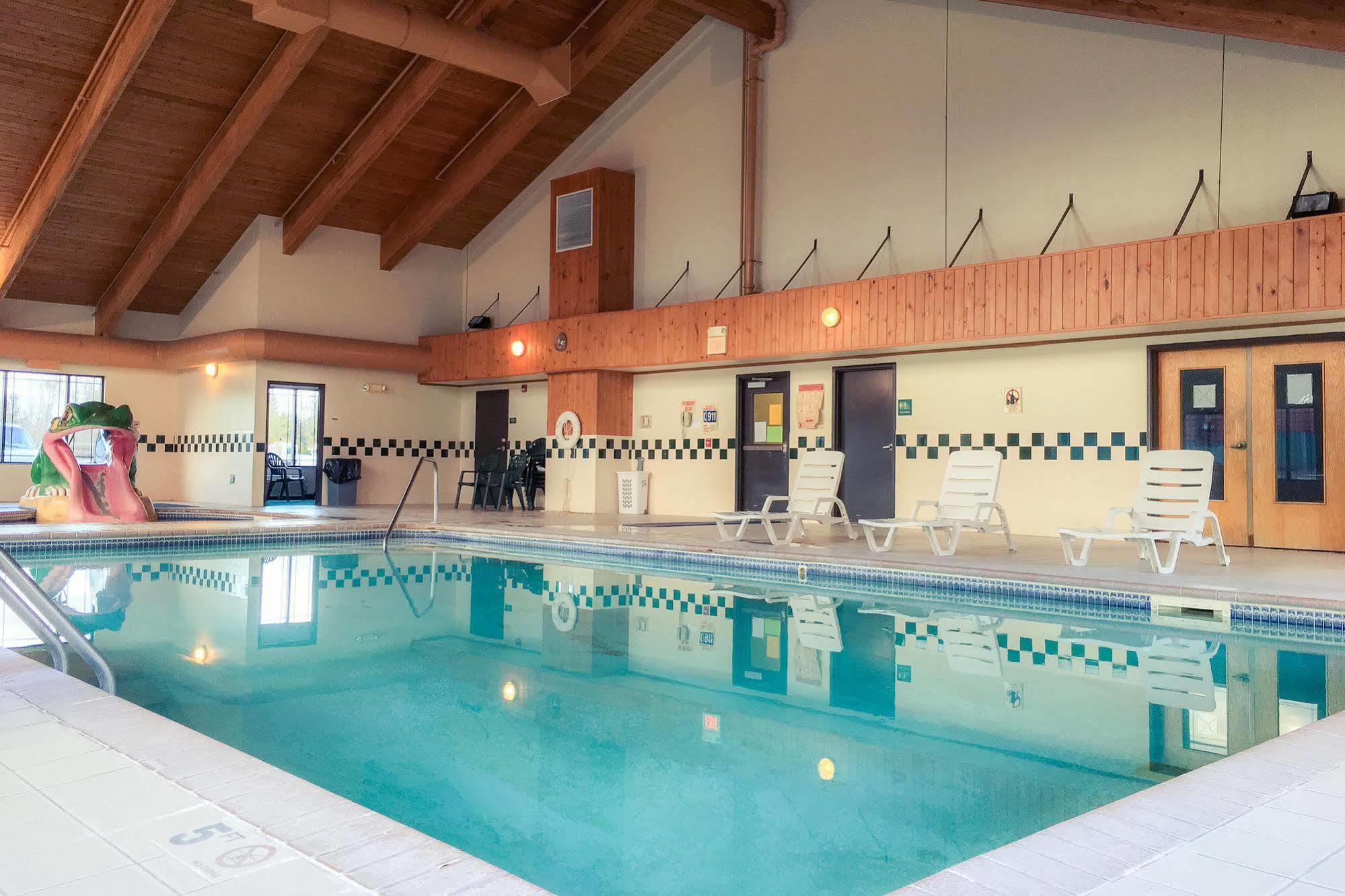 White Oak Inn And Suites Deer River エクステリア 写真