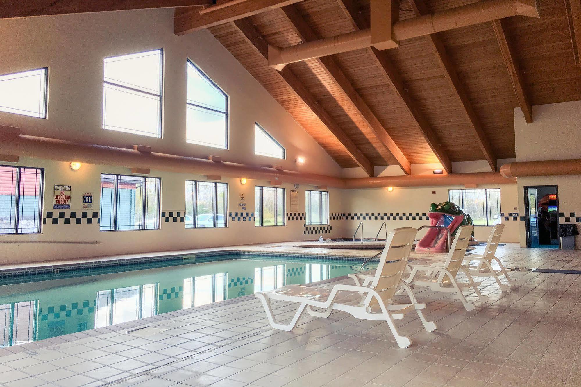 White Oak Inn And Suites Deer River エクステリア 写真